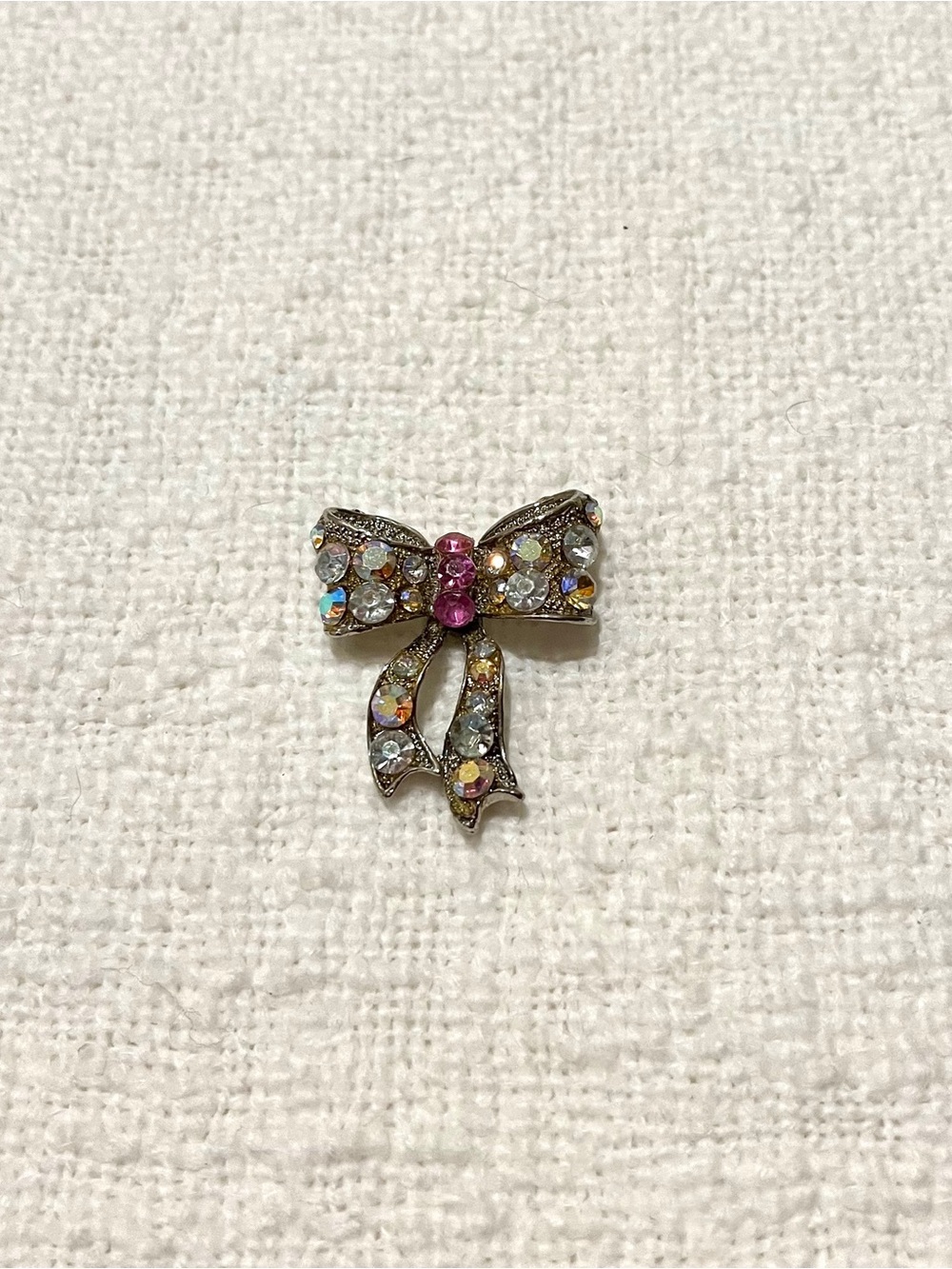 Vintage authentic 1950s-60s silver rhinestone bow brooch pin